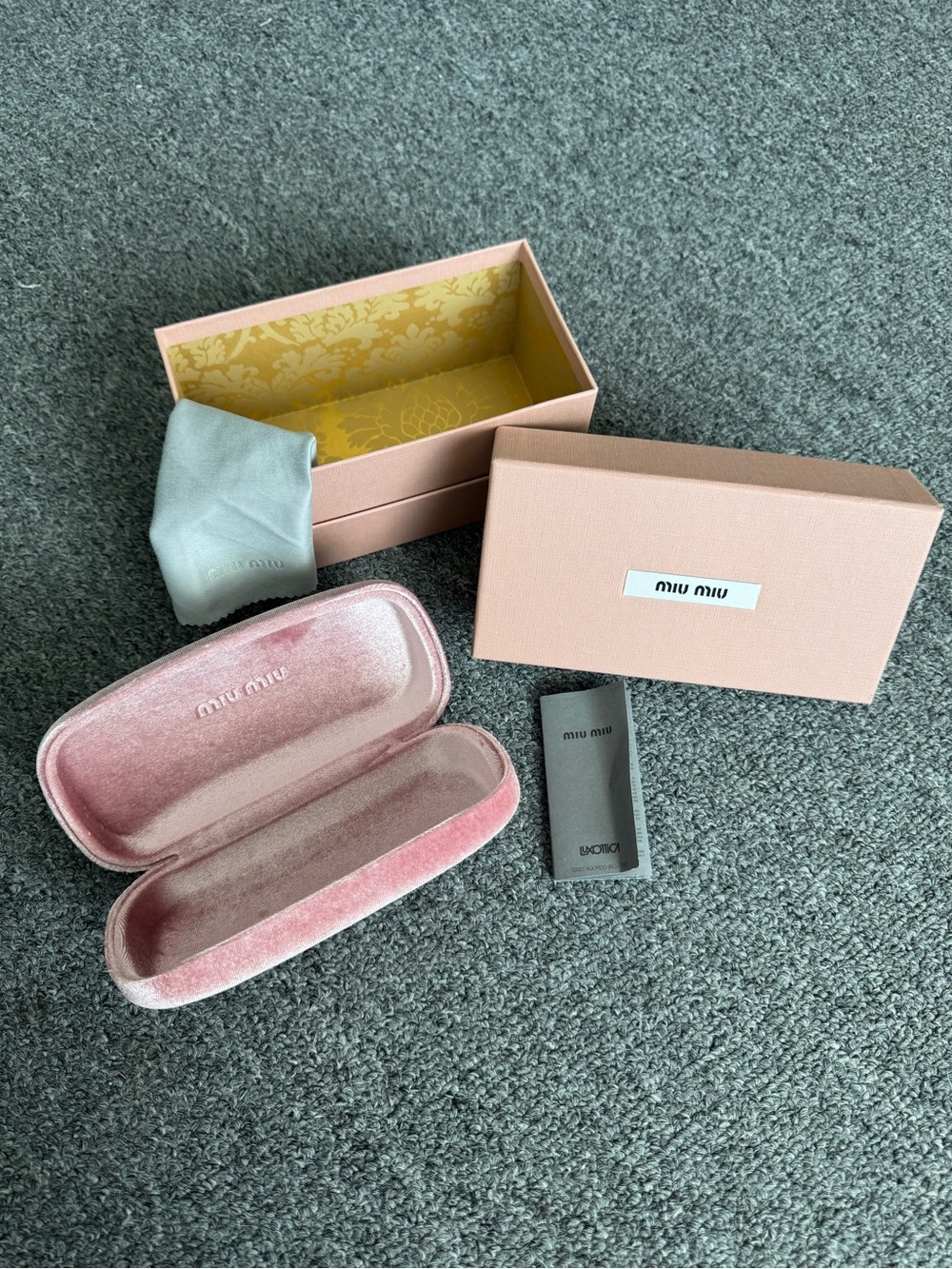 Miu Miu Case + Original Packaging for Eyewear / Sunglasses - Picture 3 of 6